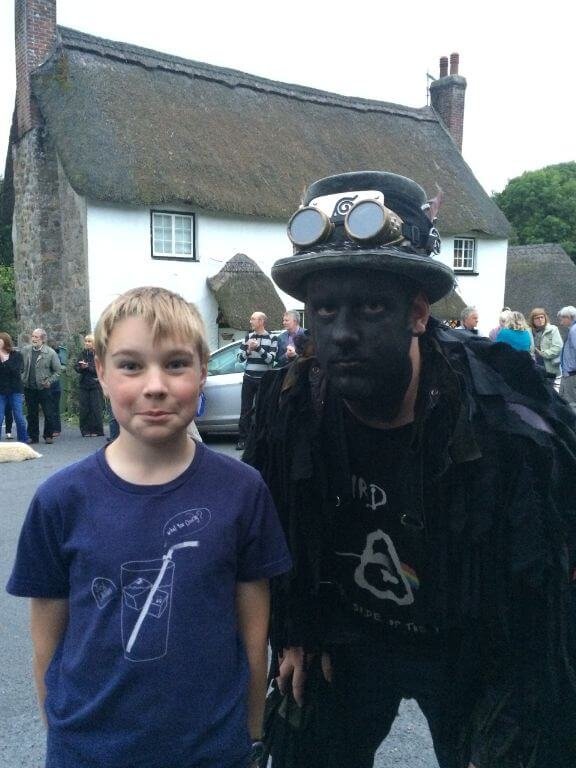 Scary_blacked_up_morris_dancer_posing_next_to_young_child